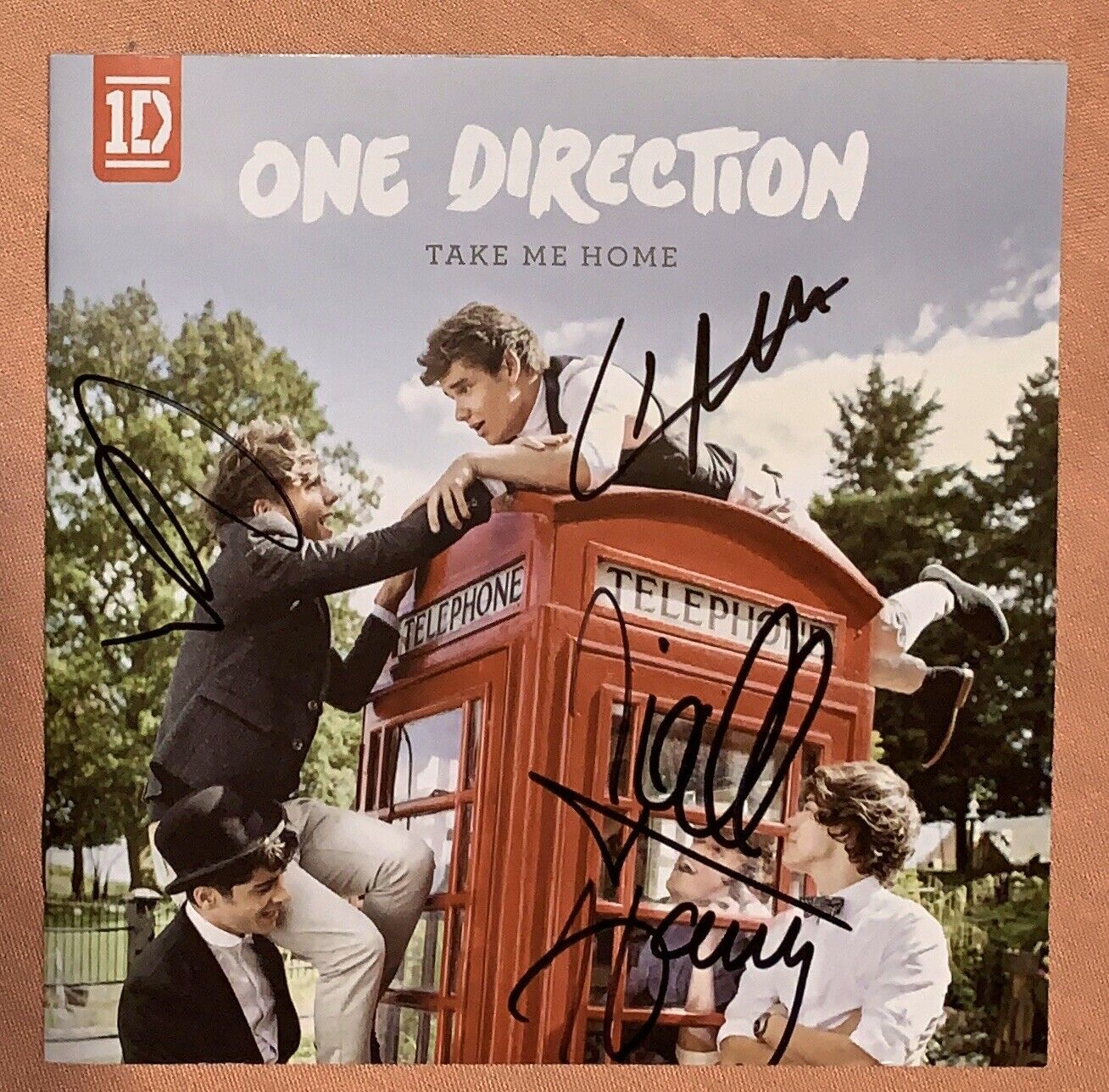 One Direction Signed Take Me Home Booklet Niall Horan Liam Louis Harry  Styles cd for Sale - Fleetwoodmac.net