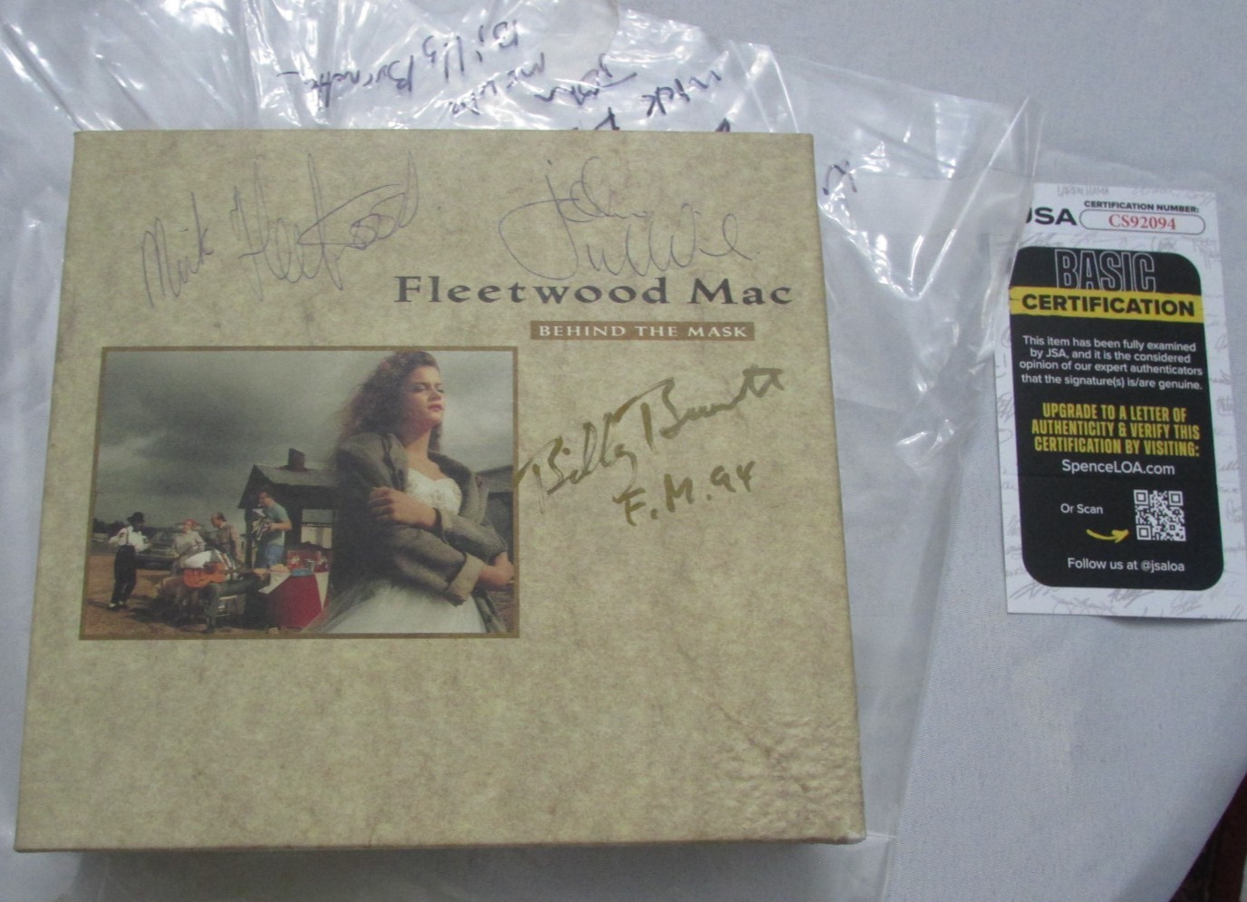 FLEETWOOD MAC MIC,JOHN MCVIE,BURNETTE BEHIND MASK AUTOGRAPHED JSA COA Nm/Nm A05 FLEETWOOD MAC MIC,JOHN MCVIE,BURNETTE BEHIND MASK AUTOGRAPHED JSA COA Nm/Nm A05
